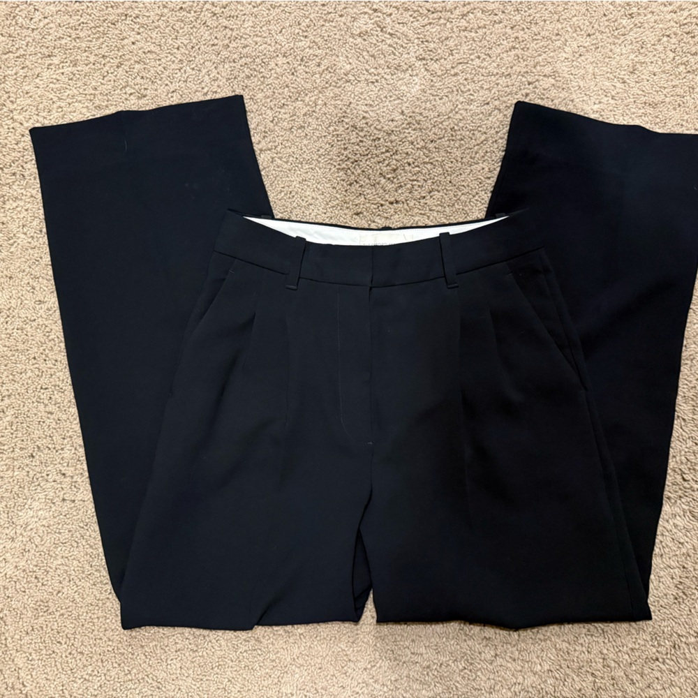 Aritzia Effortless Pant